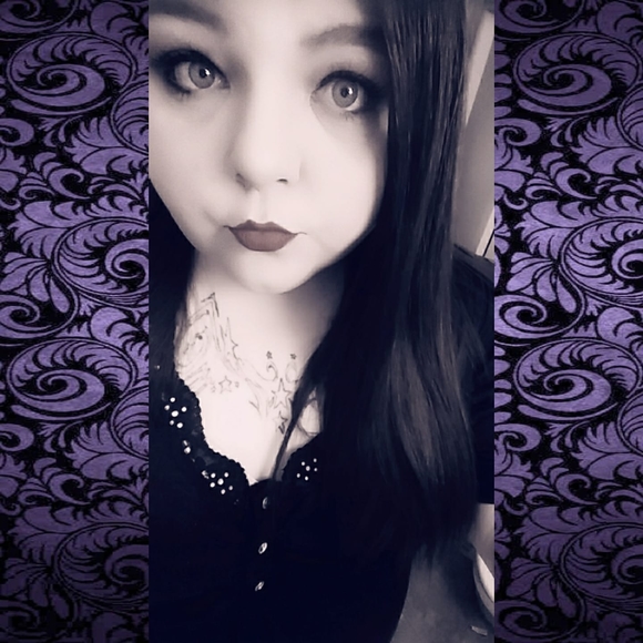 Meet your Posher, Cassandra - Picture 1 of 1